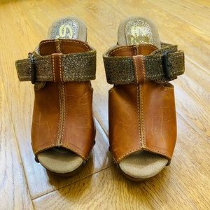 Sbicca Vintage Style Tan Wedges
